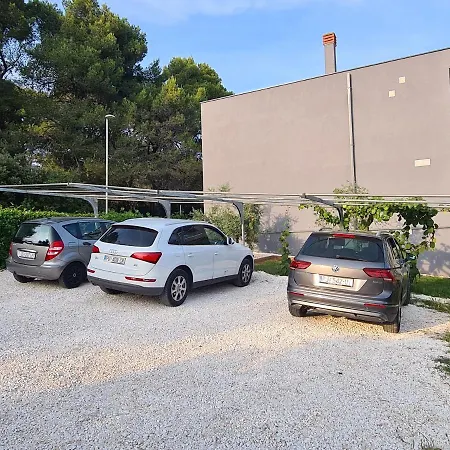 Black & White - Heated Pool Villa *