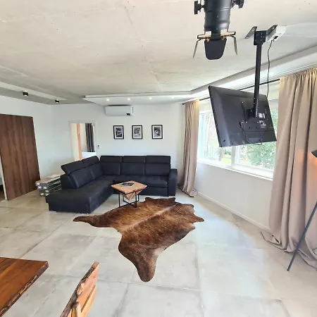 Black & White - Heated Pool * Pula