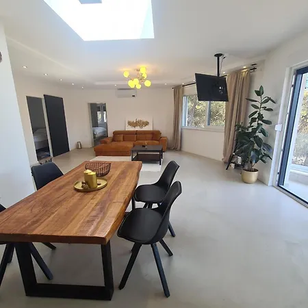 Villa Black & White - Heated Pool