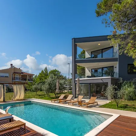 Black & White - Heated Pool