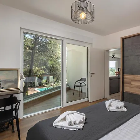 Black & White - Heated Pool Villa *