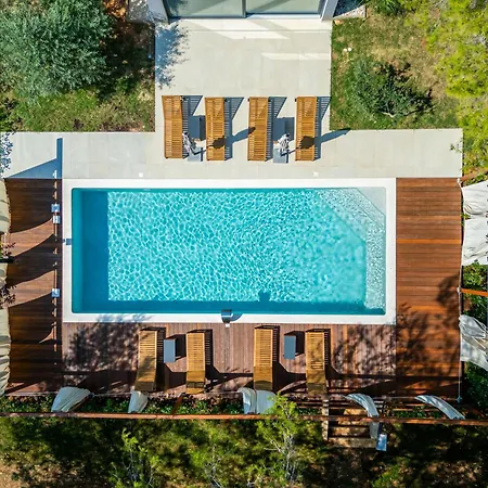 Black & White - Heated Pool Villa