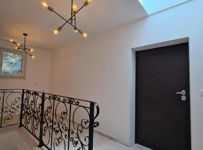 Willa Black & White - Heated Pool