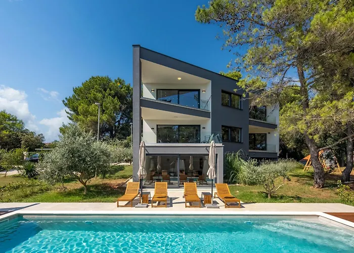 Willa Black & White - Heated Pool