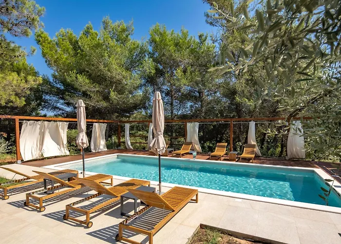 Villa Black & White - Heated Pool *