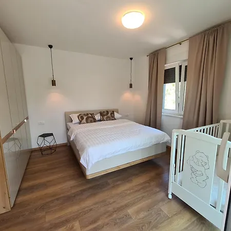 Black & White - Heated Pool *