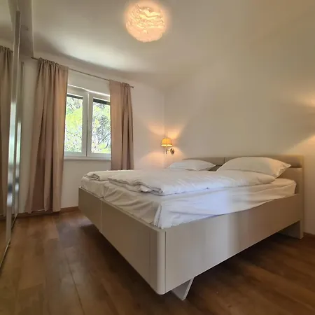 Vila Black & White - Heated Pool Pula