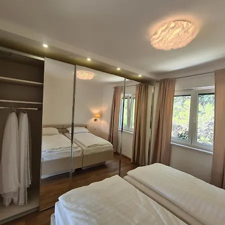 Black & White - Heated Pool Pula