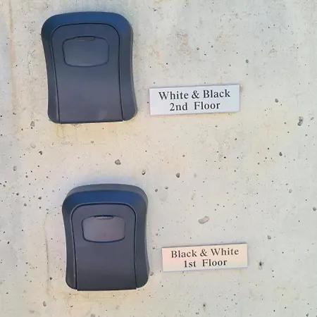 Black & White - Heated Pool Vila