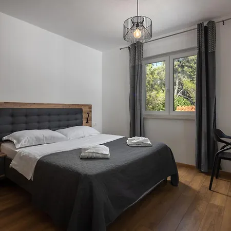 Black & White - Heated Pool * Pula