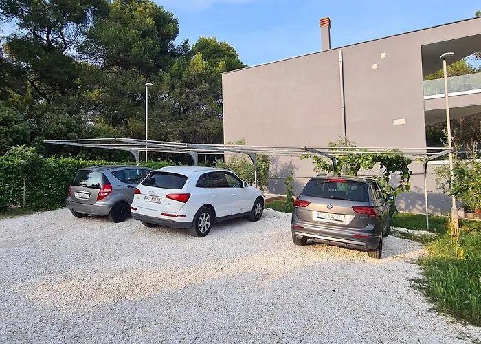 Black & White - Heated Pool Вілла *