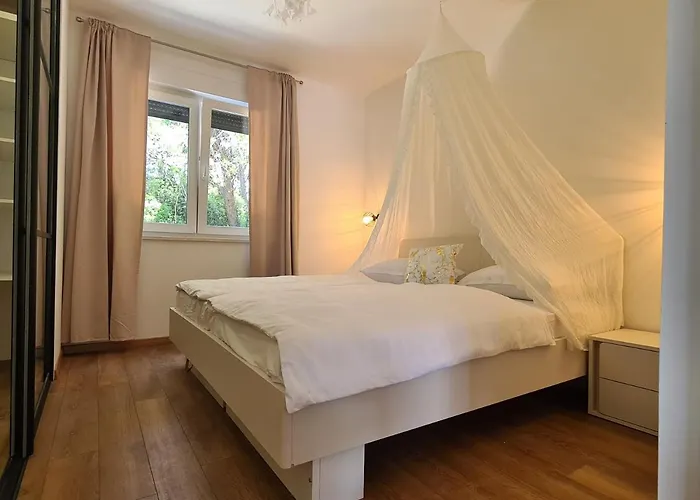 Black & White - Heated Pool Вілла