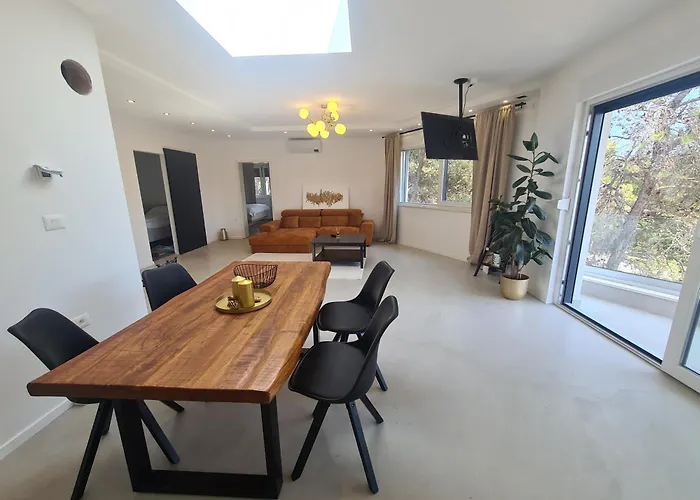 Вілла Black & White - Heated Pool