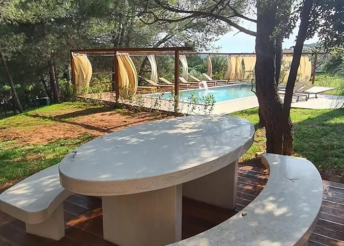 Black & White - Heated Pool Вілла