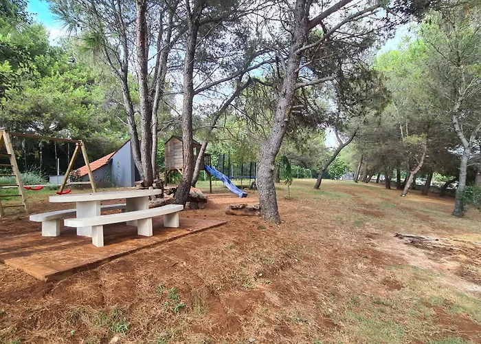 Вілла Black & White - Heated Pool