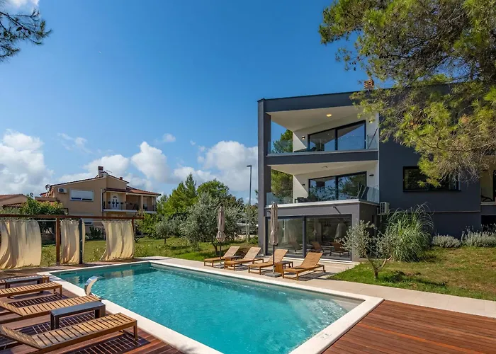 Black & White - Heated Pool