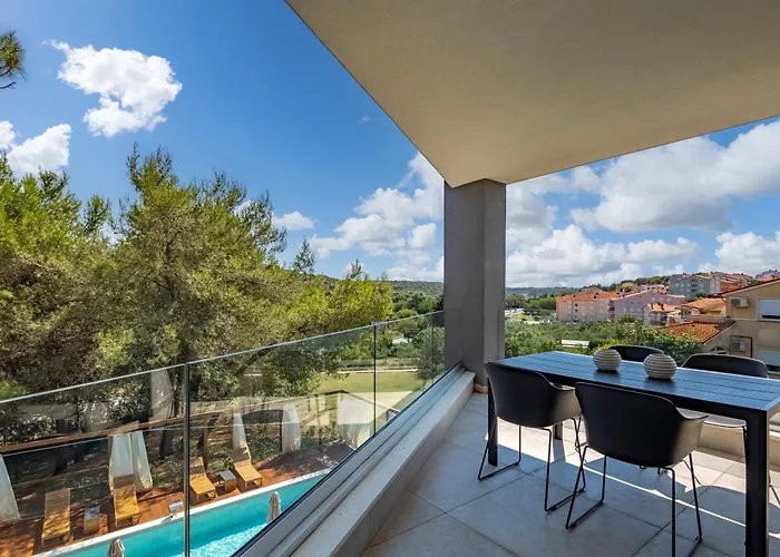 Villa Black & White - Heated Pool