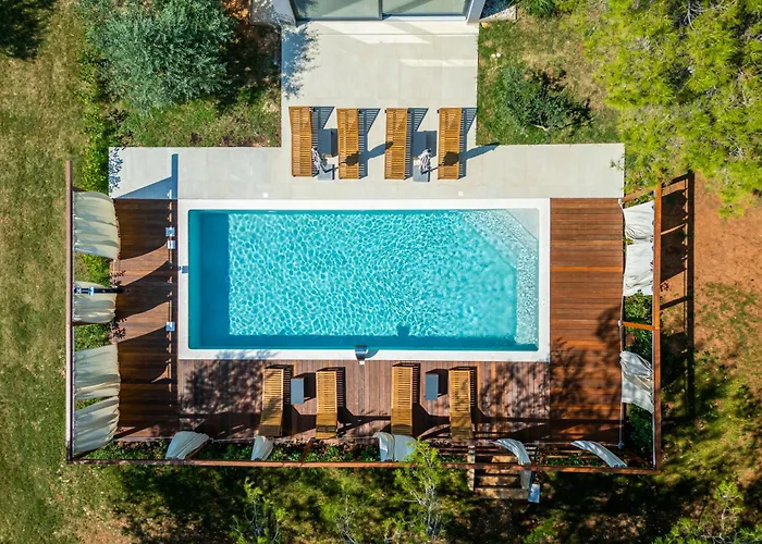 Black & White - Heated Pool Вілла