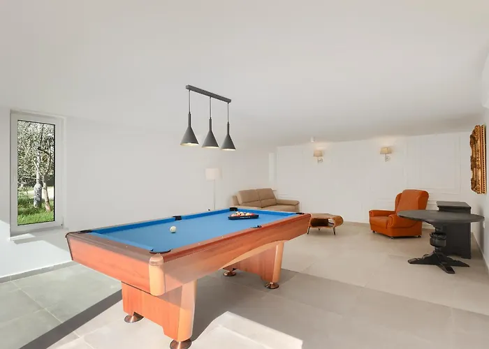 Black & White - Heated Pool